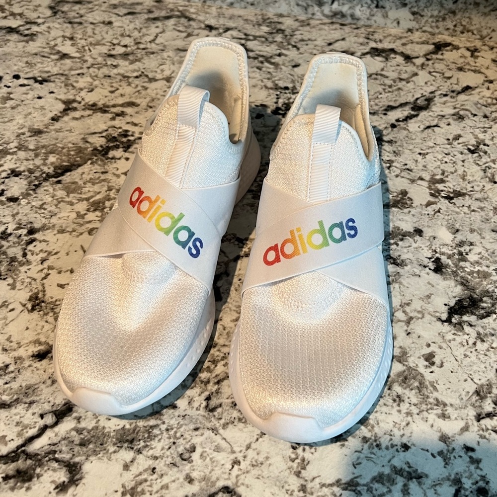Adidas sneakers Like new.